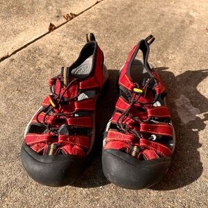 Keen Women’s size 8 red waterproof sneaker sandals